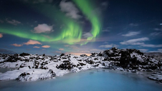 Hồ nước nóng giữa vùng băng giá đẹp nhất thế giới Ảnh 2