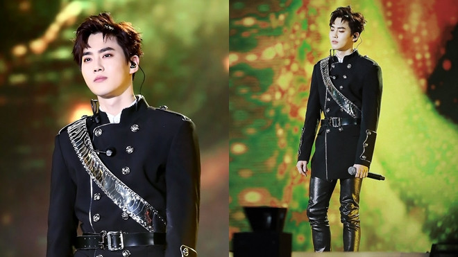 Diễn cảnh tự tử trên sân khấu nhạc kịch vào ngày viếng Jonghyun, Suho (EXO) không thể ngừng khóc Ảnh 2