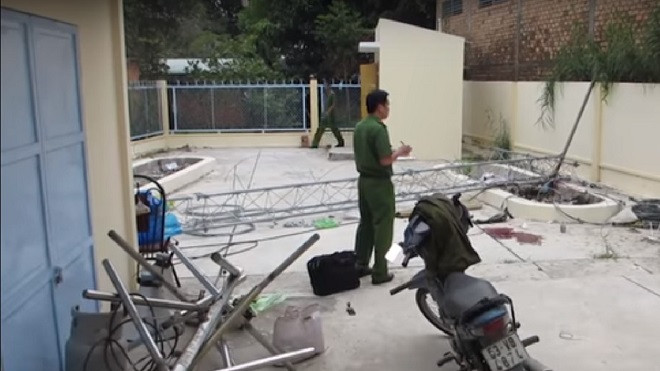 Cột thu phát sóng đài truyền thanh đổ sập, 2 người thương vong Ảnh 2