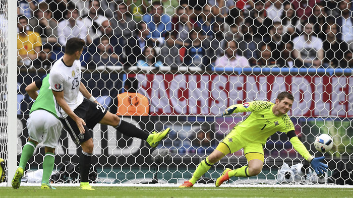 Thủ môn giải Hạng 5 Pháp cứu thua đỉnh cao khiến De Gea cũng phải 'quỳ' Ảnh 2