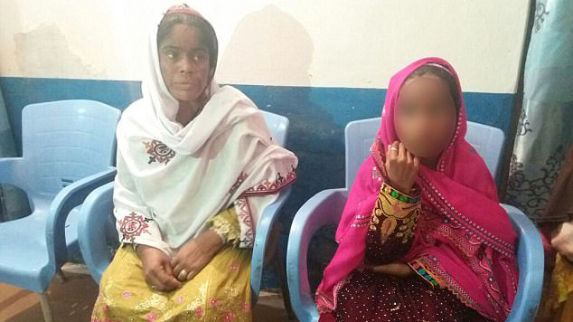 Bé 10 tuổi bị bán làm vợ cho người đàn ông 50 tuổi, lý do đằng sau khiến ai cũng đau lòng Ảnh 2