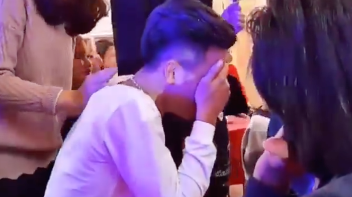 Chàng trai trong clip 'nam thanh niên khóc nức nở tại đám cưới người yêu cũ' là bạn thân của cô dâu Ảnh 2