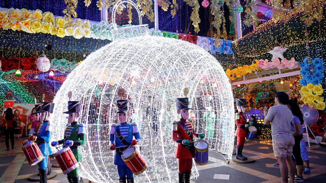 Cả thế giới tràn ngập ánh sáng lung linh trước thềm Giáng sinh Ảnh 2