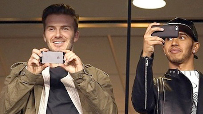 8 ngôi sao ngượng chín mặt chỉ vì quá yêu iPhone Ảnh 2