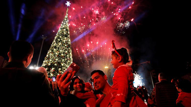 Trước giờ G, cả thế giới hân hoan chờ đón Giáng sinh rực rỡ muôn sắc màu Ảnh 2