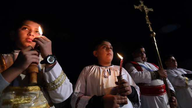 Đêm Giáng sinh: Tổng thống Mỹ trò chuyện với trẻ nhỏ, người người cầu nguyện một năm mới an lành Ảnh 2