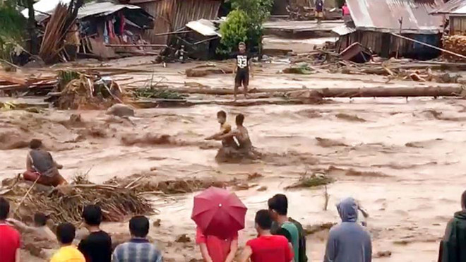 Bị lũ cuốn trôi 900 km, cô gái được giải cứu đúng Giáng sinh sau 4 ngày lênh đênh trên biển Ảnh 2
