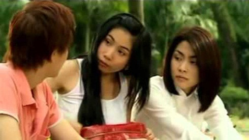 Sau 10 năm, dân mạng bất ngờ phát cuồng với cảnh của Thủy Tiên trong 'Bỗng dưng muốn khóc' Ảnh 2