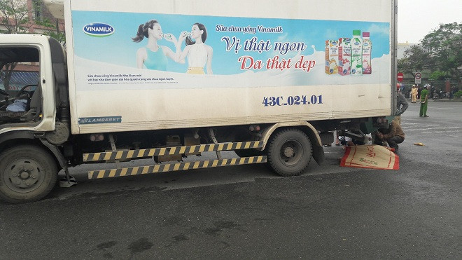 Đi bộ qua đường, cụ ông 81 tuổi bị xe tải tông chết cách nhà chỉ vài bước chân Ảnh 2