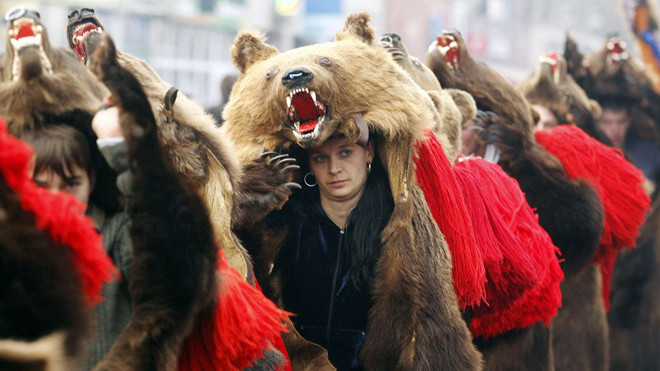 Trò chuyện với hồn ma hay những phong tục đón năm mới 'bá đạo' khắp thế giới Ảnh 2