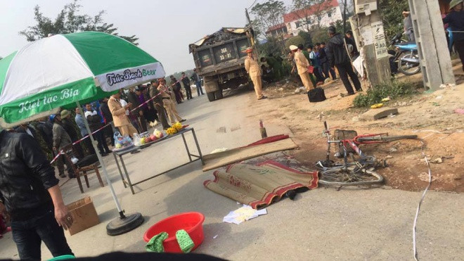 Học sinh lớp 3 bị xe tải cán chết thương tâm sau giờ tan trường Ảnh 2