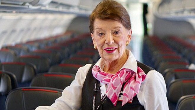 60 năm gắn bó với nghề tiếp viên hàng không, cụ bà 81 tuổi được mệnh danh là 'nữ hoàng bầu trời' Ảnh 2