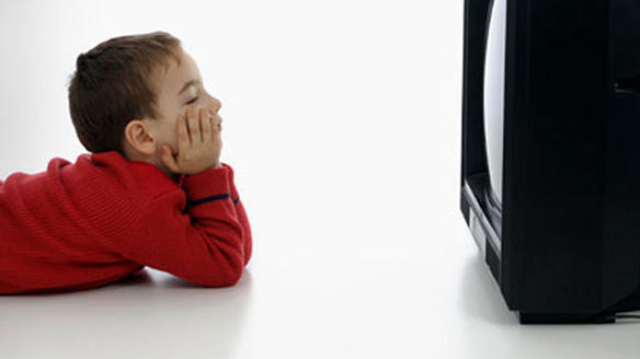 Giải mã câu nói khiến đứa trẻ nào cũng bị ám ảnh: Ngồi gần xem TV hỏng mắt! Ảnh 2