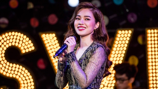 Giang Hồng Ngọc phải chích thuốc 'trấn an' cổ họng khi biểu diễn Ảnh 2