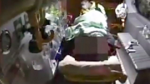 Hy hữu: Chồng nhập viện vì vợ quá khích khi 'yêu' Ảnh 2