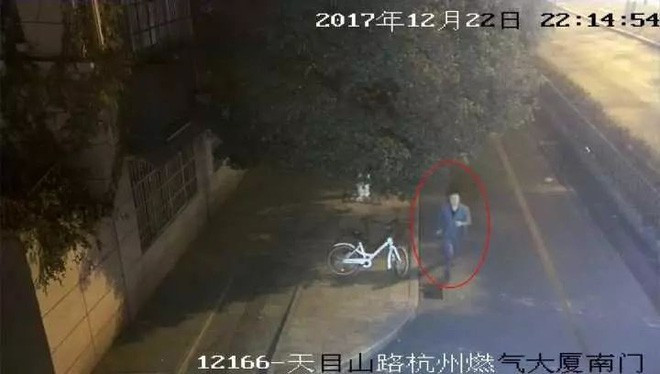 Bạn gái đòi mua túi tiền triệu, nam thanh niên 'diễn sâu' bằng chiêu không ai ngờ Ảnh 2