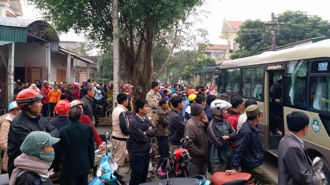 Người dân quê nhà đau buồn tiễn biệt 3 mẹ con bị chồng sát hại Ảnh 2