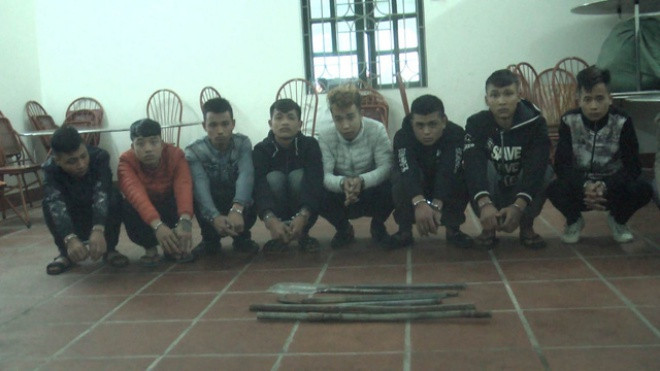 Nhóm đối tượng cầm hung khí chặn đầu xe ô tô ‘xin đểu’ trên cao tốc khai gì với CQĐT? Ảnh 2