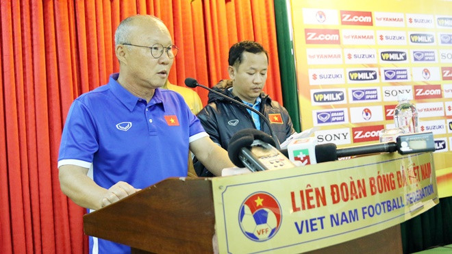 HLV Park Hang Seo gây bất ngờ khi loại 2 ngôi sao V.League và thủ môn Phí Minh Long Ảnh 2