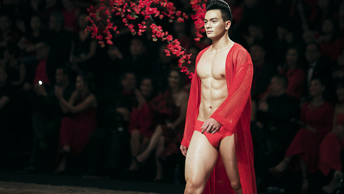 'Chàng thơ' của Đỗ Mạnh Cường diện nội y tự tin catwalk giữa dàn mẫu nữ Ảnh 2