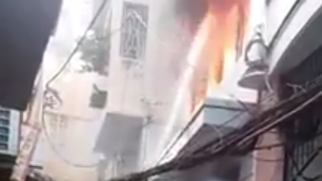 Cháy nhà 5 tầng ở khu phố Tây, giải cứu cụ bà quốc tịch Pháp bị bỏng Ảnh 2