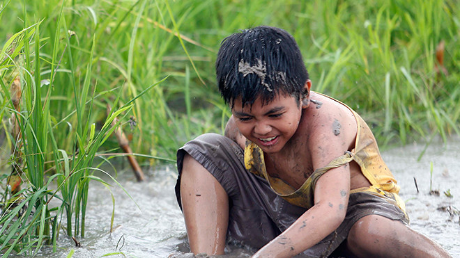 'Khi con là nhà': Đâu chỉ tình phụ tử mà còn là bài học làm người! Ảnh 2