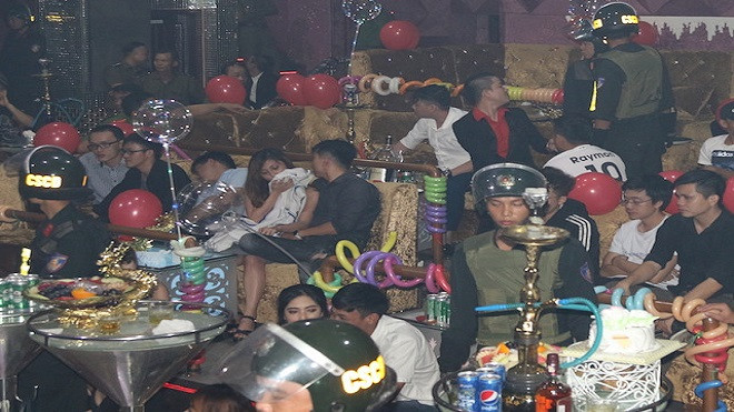 64 'cậu ấm, cô chiêu' dính ma túy trong vũ trường ở miền Tây Ảnh 2