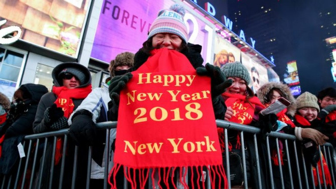 Trời rét căm căm, người Mỹ vẫn đổ ra đường đón năm mới Ảnh 2