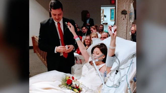 'Cái chết cũng không thể chia lìa đôi ta': Lễ cưới đẫm nước mắt của cô gái bị ung thư 18 tiếng trước khi qua đời Ảnh 2