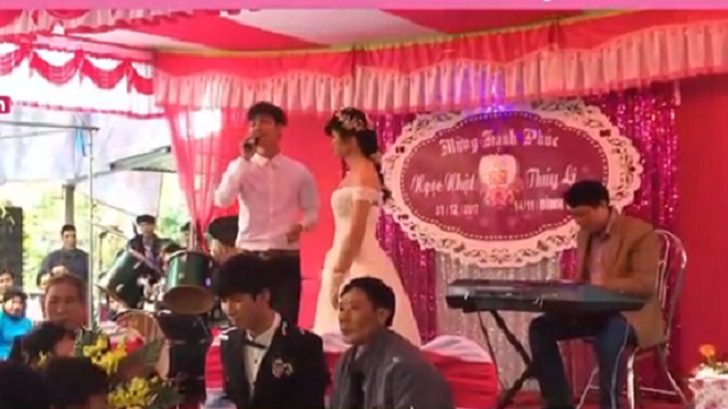Sự thật đằng sau clip thanh niên hát 'Trái tim bên lề' trong đám cưới người yêu cũ và bạn thân Ảnh 2