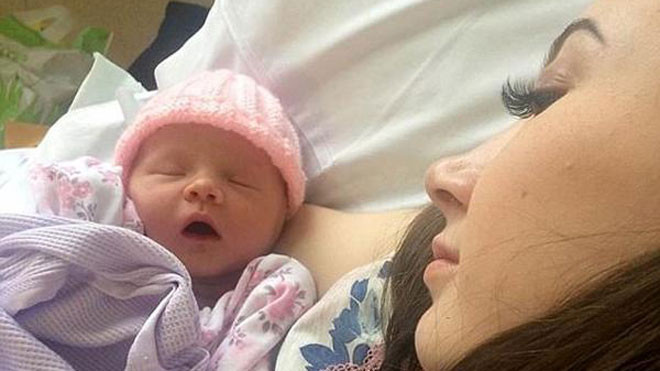 Cô dâu bất ngờ vỡ ối, đi đẻ khi còn chưa kịp cắt bánh trong lễ cưới Ảnh 2