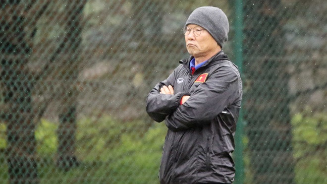 HLV Nhật Bản 'nhắn' Park Hang Seo: Cần bắt các tiền vệ phục vụ Công Phượng Ảnh 2