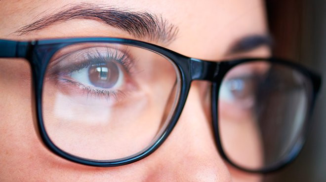 Cách bảo vệ đôi mắt dành cho những ai thường xuyên dùng smartphone, máy tính Ảnh 2