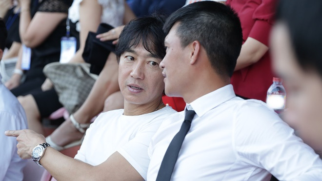 HLV Miura và Công Vinh dự khán giải bóng đá sinh viên TP.HCM - Vinaphone Cup Ảnh 2