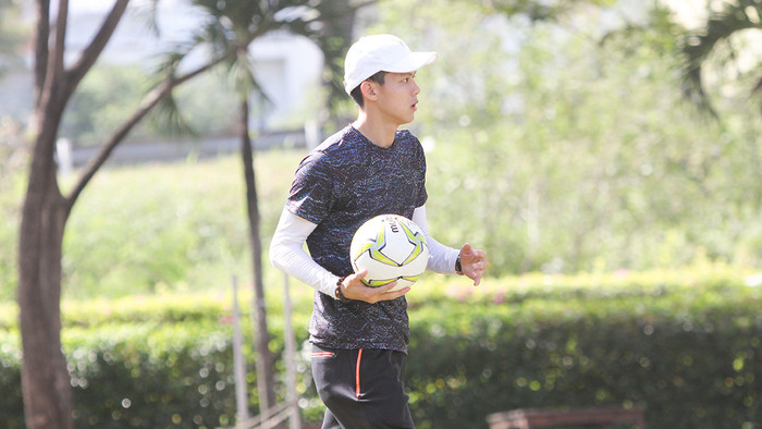 Xuất hiện ‘hot boy nhặt bóng’ đốn tim fan nữ tại giải bóng đá sinh viên TP.HCM - Vinaphone Cup Ảnh 2