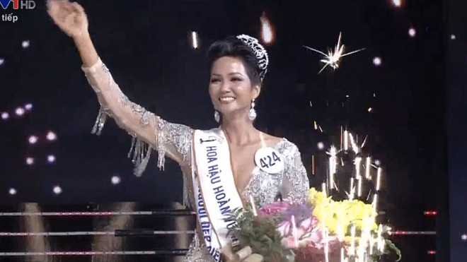 H'Hen Niê trả lời lạc đề vẫn đăng quang Hoa hậu Hoàn vũ Việt Nam 2017 Ảnh 2