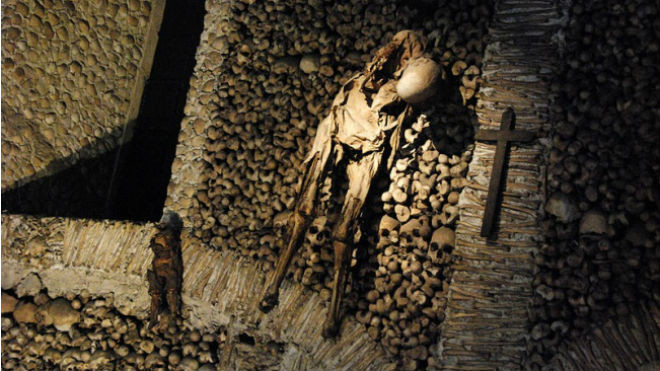 Những địa điểm du lịch rùng rợn nhất thế giới không phải ai cũng dám thử Ảnh 2