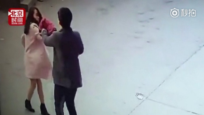 Bị khách hàng chê chất lượng dịch vụ, chủ shop online vượt 900 km đến tận nơi 'dằn mặt' Ảnh 2