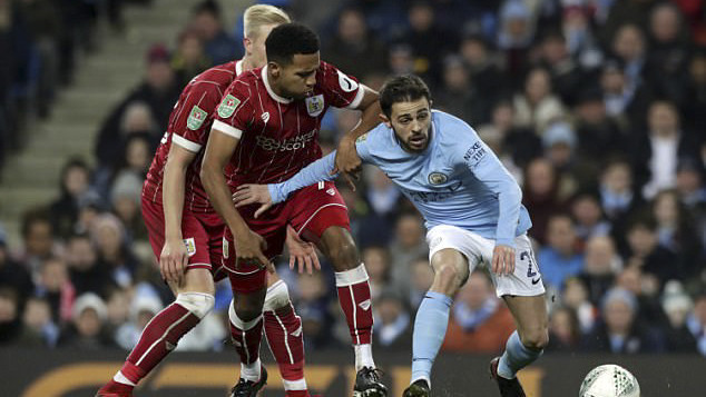 Phép thuật của Pep: Đưa học trò đá 4 vị trí, lấy vé vào chung kết League Cup Ảnh 2