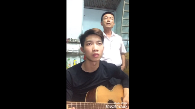 Bố và con trai 'song kiếm hợp bích' hát mashup Xin - Buồn của anh - Người lạ ơi Ảnh 2