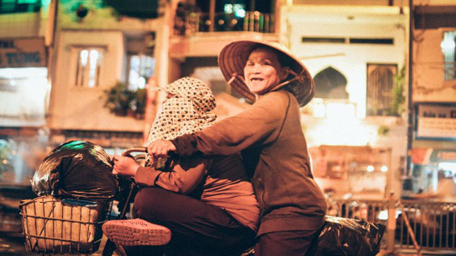 Chuyện của ngoại: Bán máu, nhặt ve chai và hành trình 15 năm rong ruổi mưu sinh nuôi đứa cháu 'dở người' Ảnh 2