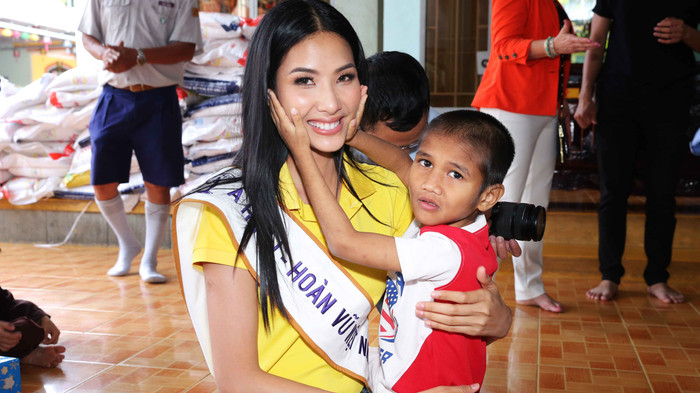 Á hậu Hoàng Thuỳ tiết lộ lý do chọn giáo dục trong phần thi ứng xử ở HHHV Việt Nam Ảnh 2