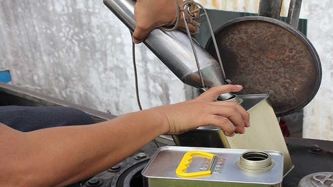 Bắt quả tang doanh nghiệp bơm 9.000 lít xăng dỏm Ảnh 2