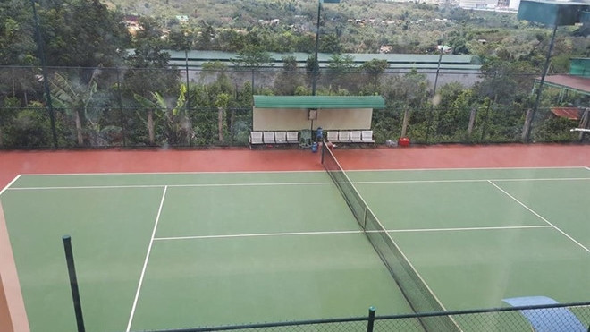 UBND xã nghèo vận động doanh nghiệp xây sân tennis phục vụ lãnh đạo Ảnh 2