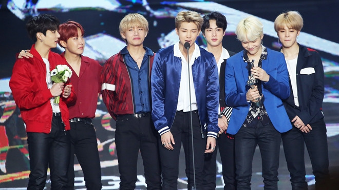 BTS đã ‘nẫng’ Daesang khỏi EXO như thế nào tại Golden Disc Awards năm nay? Ảnh 2
