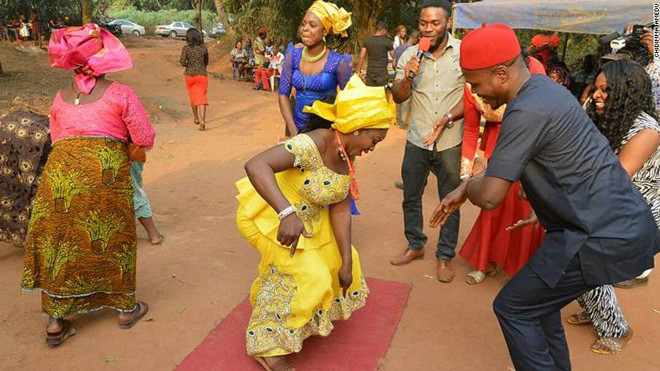 'Thánh cưa' đây rồi: Anh chàng cưới được vợ chỉ sau 6 ngày đăng tuyển trên Facebook Ảnh 2