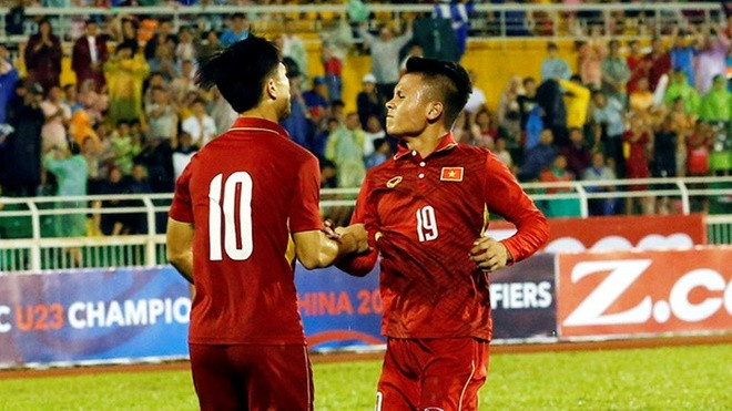 U23 Việt Nam - U23 Australia: 'Song sát' Công Phượng và Quang Hải gây chấn động châu Á? Ảnh 2