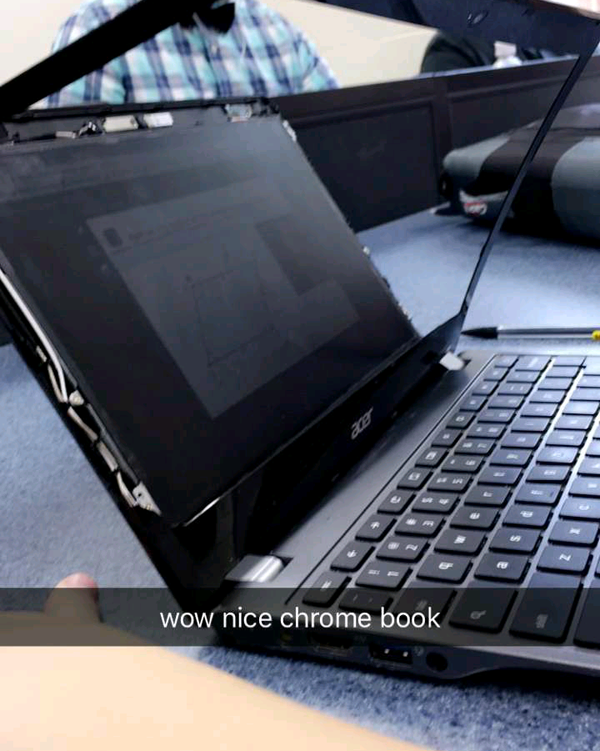 Đã đến lúc người này cần mua một chiếc laptop mới rồi. Ảnh: BuzzFeed