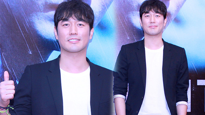 Cận cảnh vẻ đẹp 'thách thức thời gian' của nam tài tử Jo Han Sun tại Việt Nam Ảnh 2