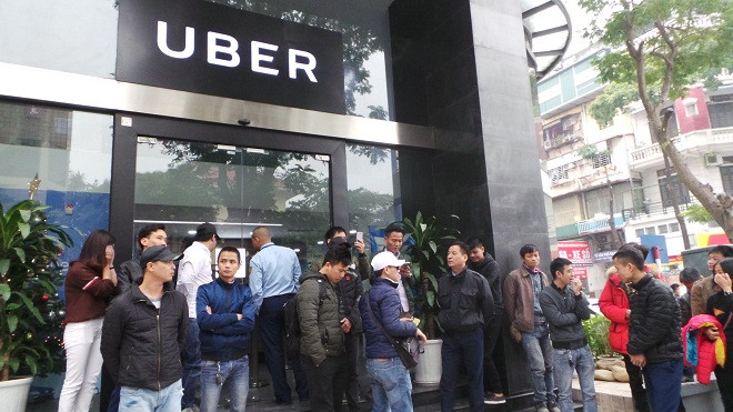 Hàng trăm tài xế Grab, Uber đồng loạt tắt app, đình công Ảnh 2
